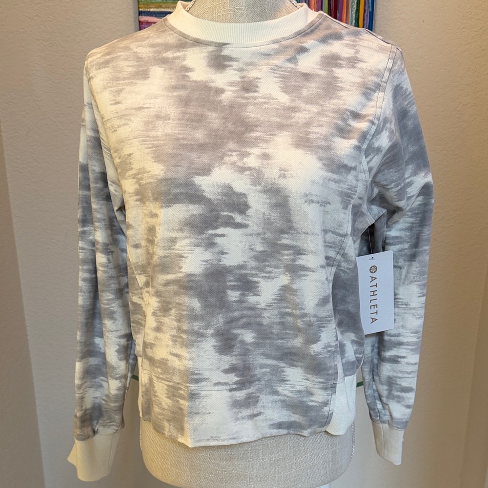 Athleta Cloudy Gray and Cream Sweatshirt